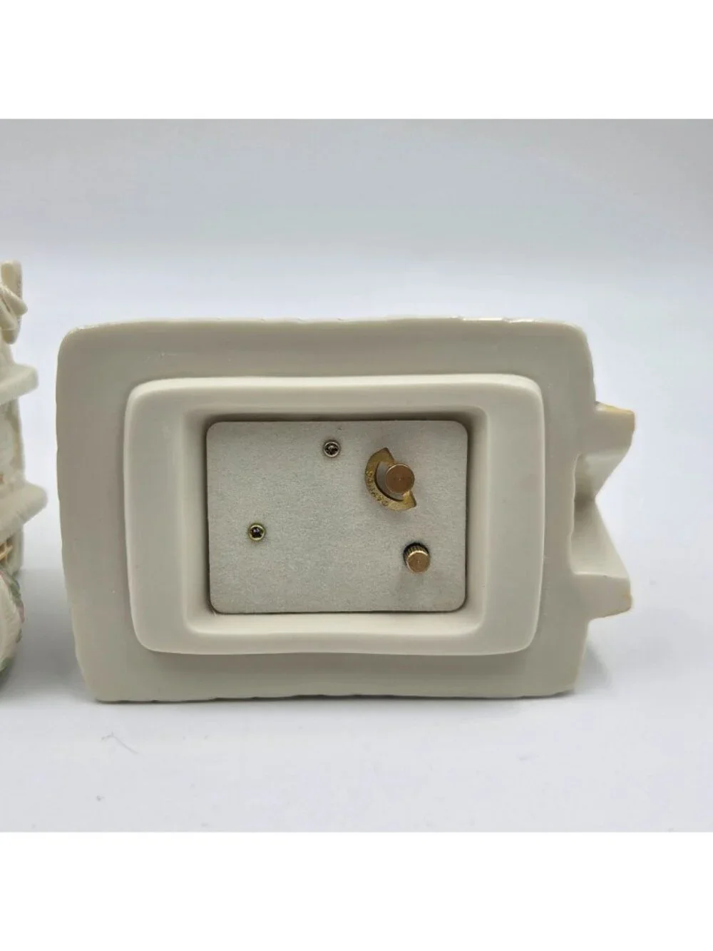 Lenox St. Patrick's Music Box Plays 'My Wild Irish Rose'